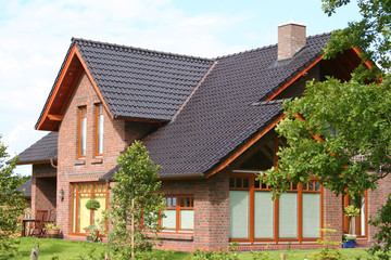 Частный дом из кирпича Wasserstrich обожжённого с оттенком